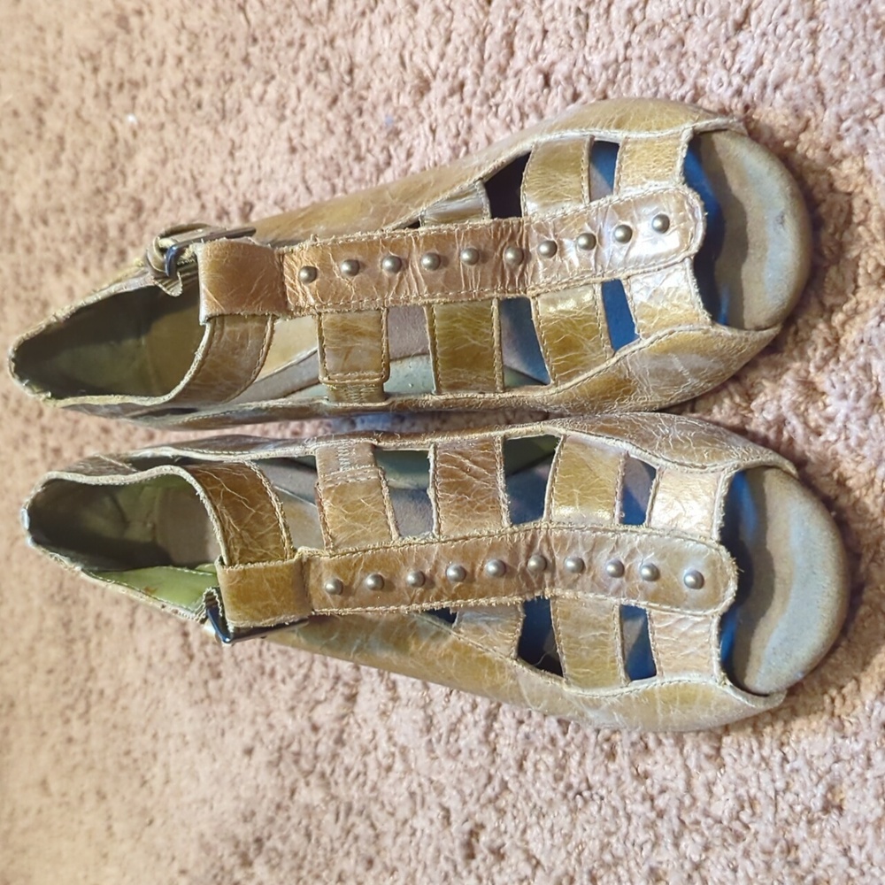 Size 7.5 aerosols green heels